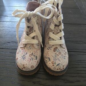 Cat & Jack Floral Giovanna Kids Boots with Cream Laces